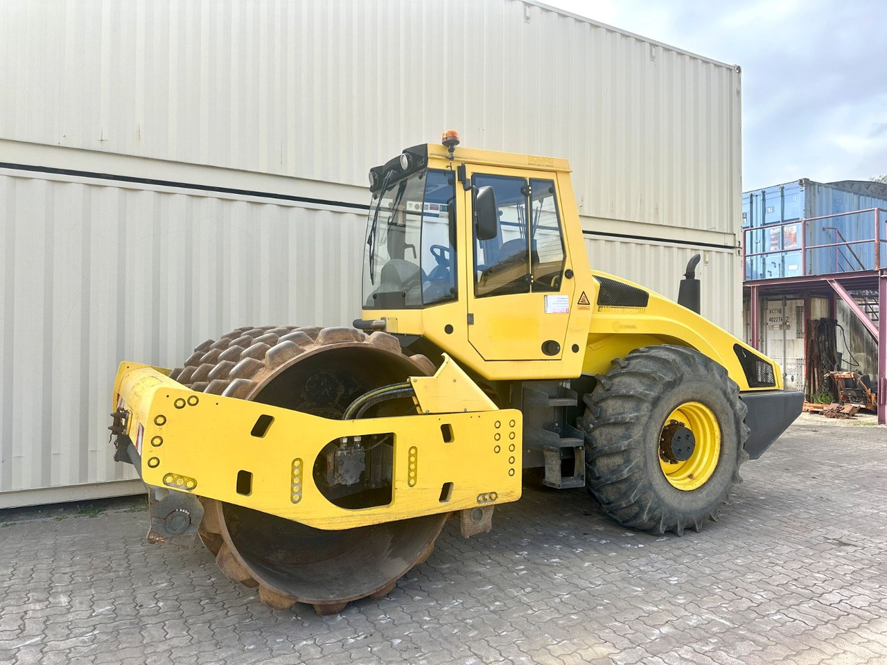 BOMAG BW213PDH-4 / 2012 BJ / Deutsche Maschine - Vibrorullis: foto 1 BOMAG BW213PDH-4 / 2012 BJ / Deutsche Maschine - Vibrorullis: foto 1