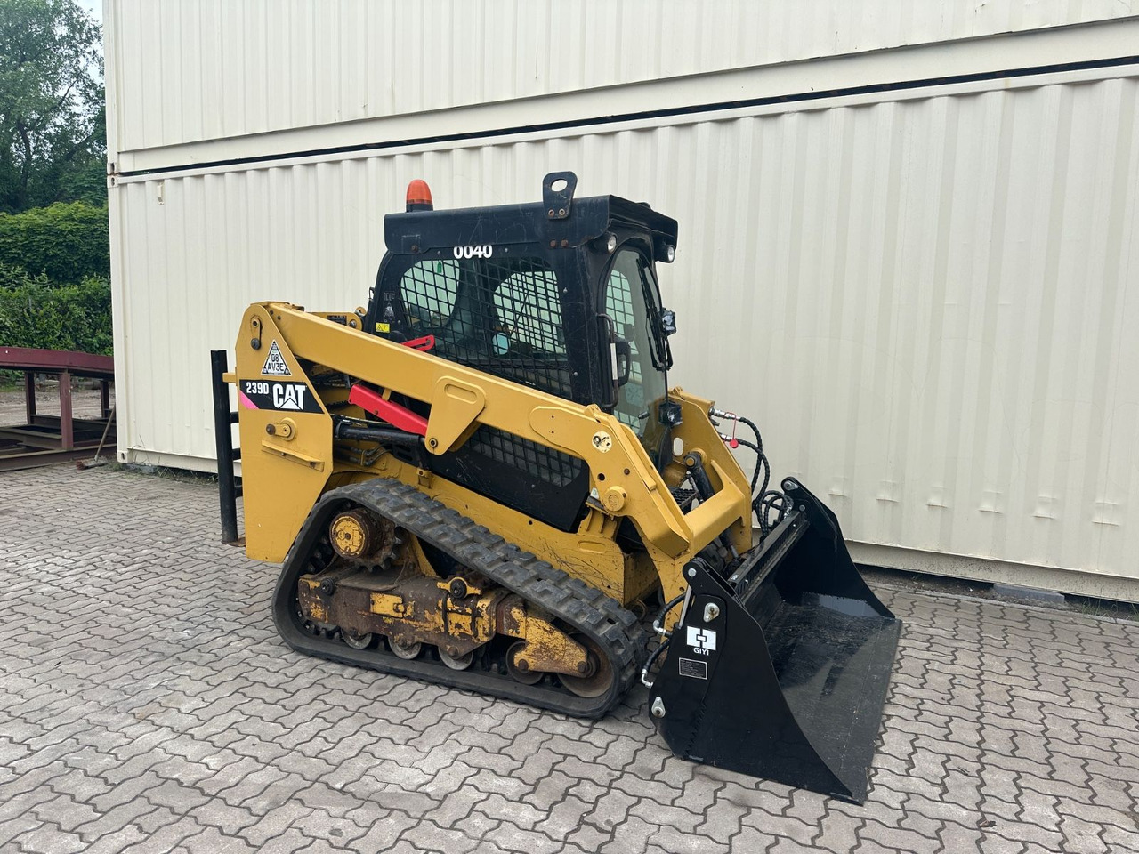 CAT 239D / 2018 BJ / 1.427 H / CE / CAB - Kāpurķēžu kompaktiekrāvējs: foto 4 CAT 239D / 2018 BJ / 1.427 H / CE / CAB - Kāpurķēžu kompaktiekrāvējs: foto 4