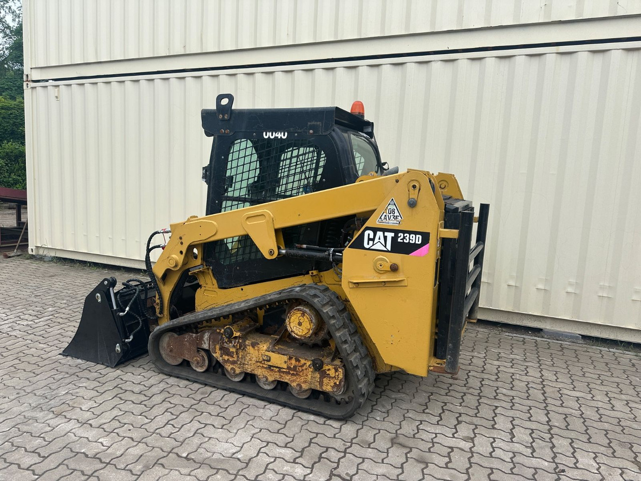 CAT 239D / 2018 BJ / 1.427 H / CE / CAB - Kāpurķēžu kompaktiekrāvējs: foto 3 CAT 239D / 2018 BJ / 1.427 H / CE / CAB - Kāpurķēžu kompaktiekrāvējs: foto 3