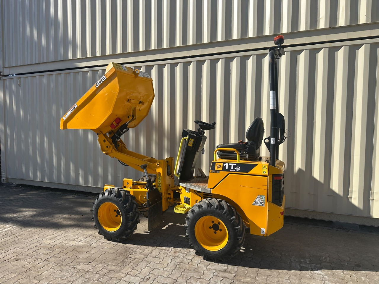 JCB 1T-2 High Tip Dumper, 440 Bh, 1.000 KG - Mini pašizgāzējs: foto 3 JCB 1T-2 High Tip Dumper, 440 Bh, 1.000 KG - Mini pašizgāzējs: foto 3