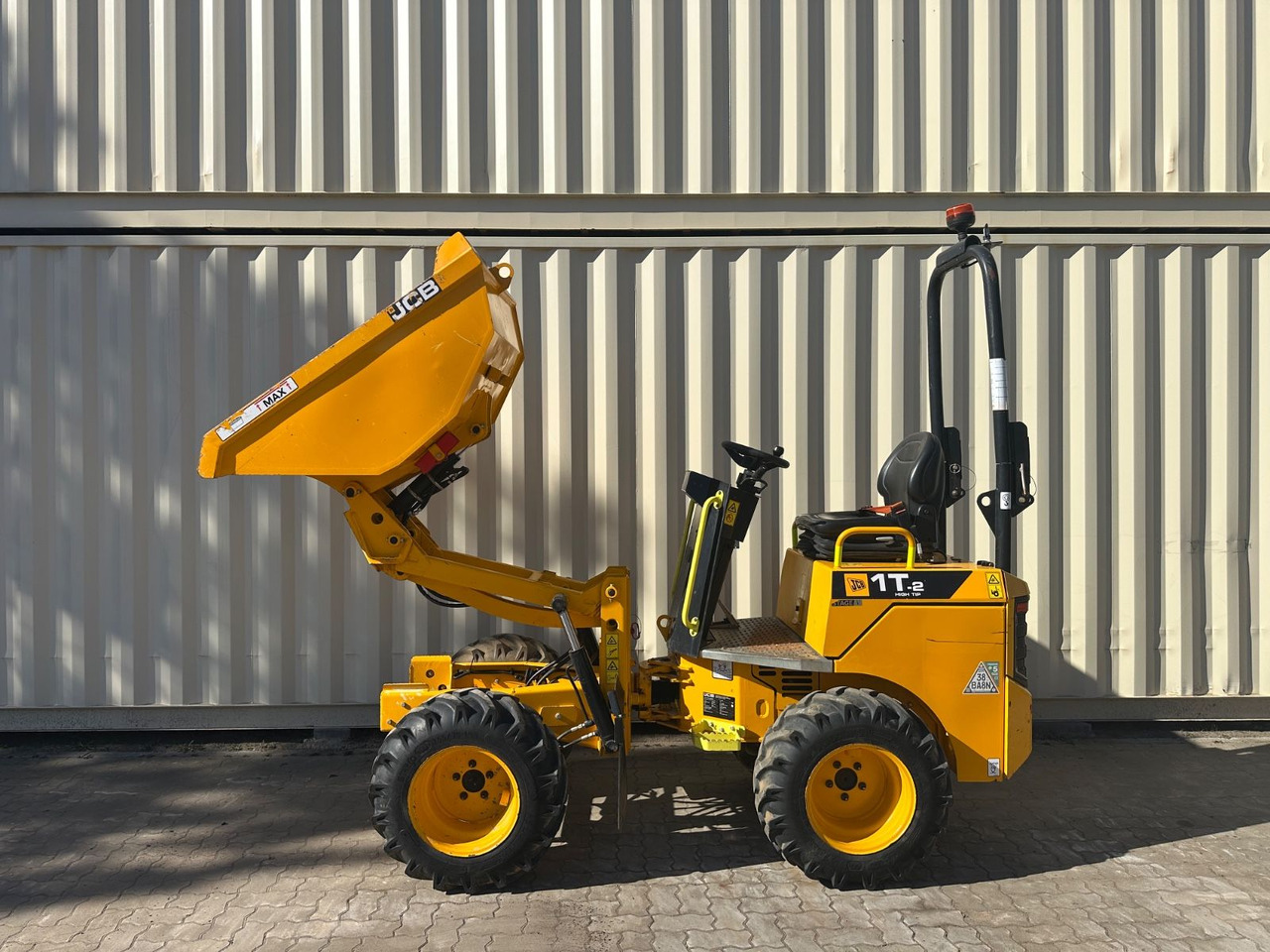 JCB 1T-2 High Tip Dumper, 440 Bh, 1.000 KG - Mini pašizgāzējs: foto 1 JCB 1T-2 High Tip Dumper, 440 Bh, 1.000 KG - Mini pašizgāzējs: foto 1