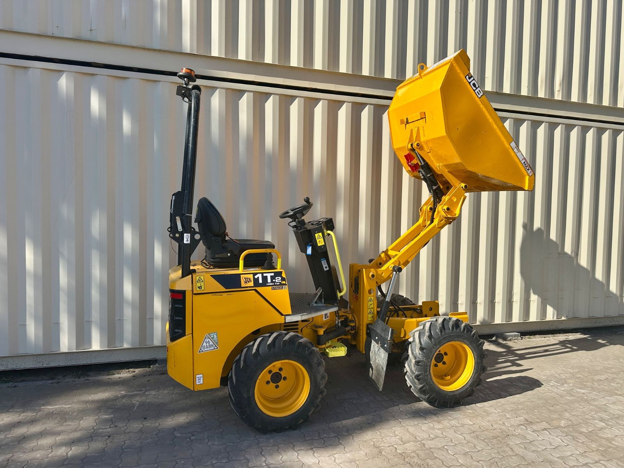 JCB 1T-2 High Tip Dumper, 676 Bh, 1.000 KG - Mini pašizgāzējs: foto 4 JCB 1T-2 High Tip Dumper, 676 Bh, 1.000 KG - Mini pašizgāzējs: foto 4