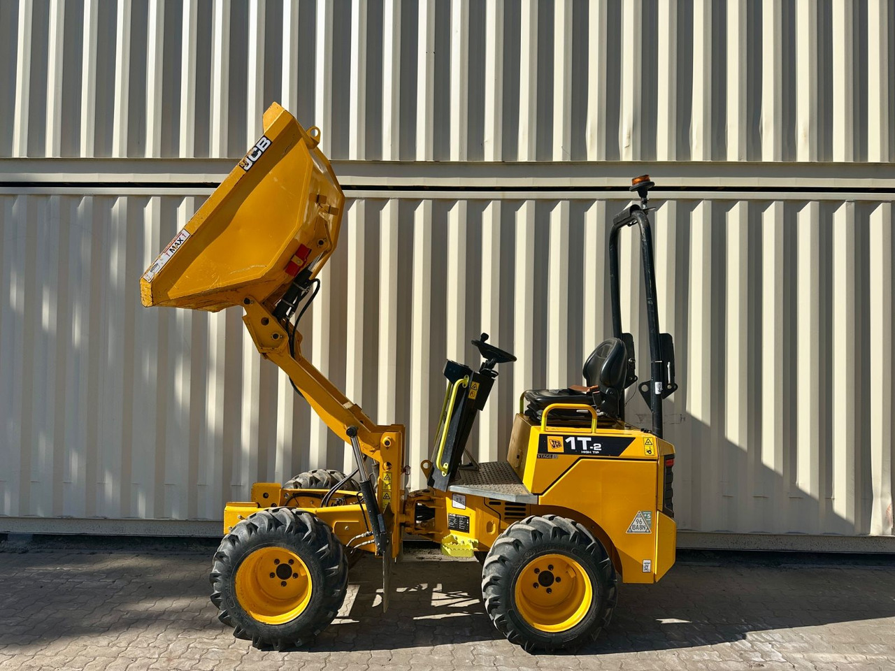 JCB 1T-2 High Tip Dumper, 676 Bh, 1.000 KG - Mini pašizgāzējs: foto 2 JCB 1T-2 High Tip Dumper, 676 Bh, 1.000 KG - Mini pašizgāzējs: foto 2