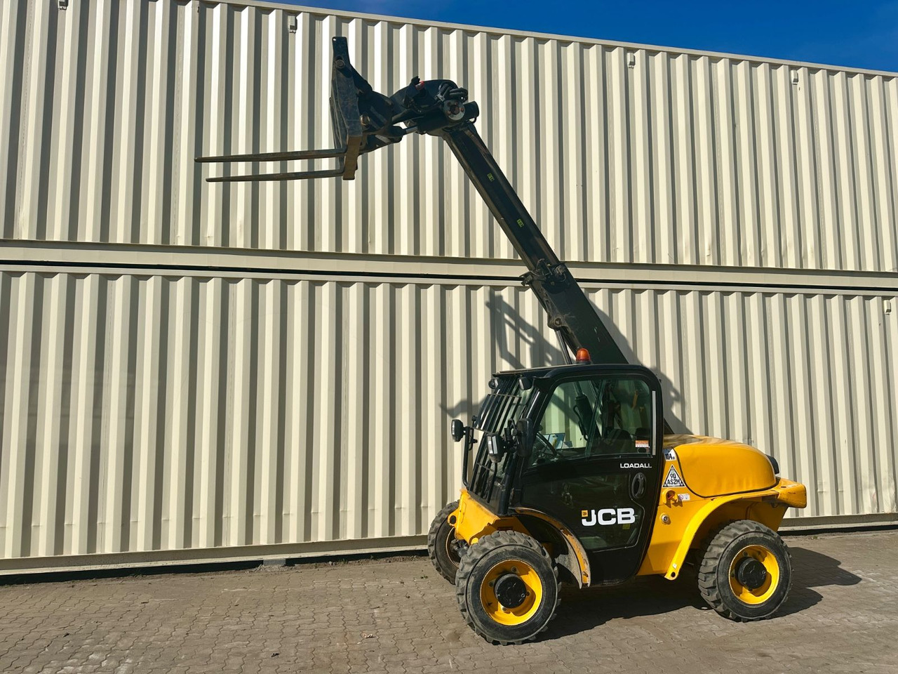 JCB 520-40 / 2017 BJ / 2.297 Bh / 4 Meter / 2 Tonnen - Teleskopiskais iekrāvējs: foto 1 JCB 520-40 / 2017 BJ / 2.297 Bh / 4 Meter / 2 Tonnen - Teleskopiskais iekrāvējs: foto 1