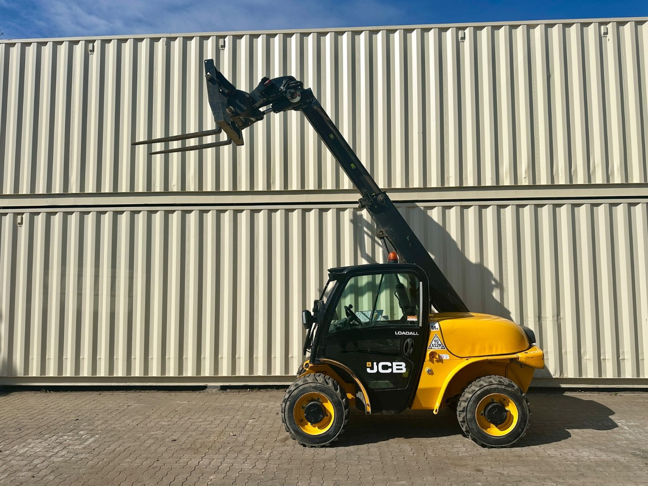 JCB 520-40 / 2017 BJ / 2.297 Bh / 4 Meter / 2 Tonnen - Teleskopiskais iekrāvējs: foto 2 JCB 520-40 / 2017 BJ / 2.297 Bh / 4 Meter / 2 Tonnen - Teleskopiskais iekrāvējs: foto 2