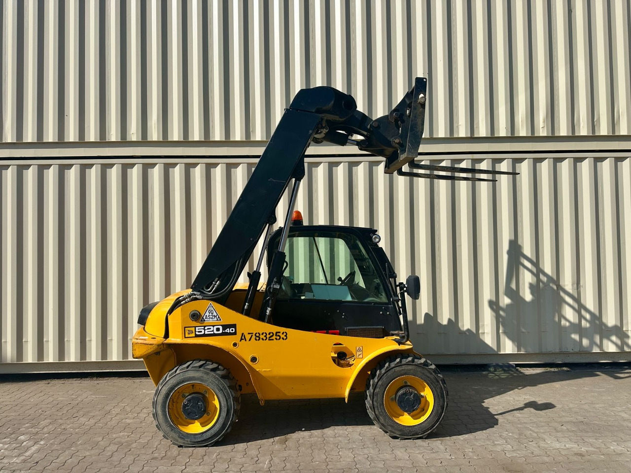 JCB 520-40 / 2017 BJ / 2.297 Bh / 4 Meter / 2 Tonnen - Teleskopiskais iekrāvējs: foto 5 JCB 520-40 / 2017 BJ / 2.297 Bh / 4 Meter / 2 Tonnen - Teleskopiskais iekrāvējs: foto 5