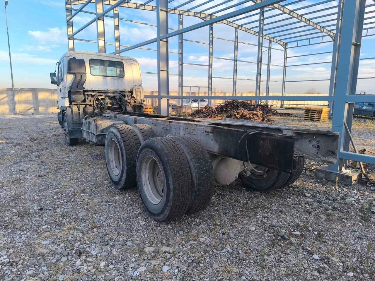 Isuzu 2.8 CXZ 81 - Šasija kravas automašīna: foto 4 Isuzu 2.8 CXZ 81 - Šasija kravas automašīna: foto 4