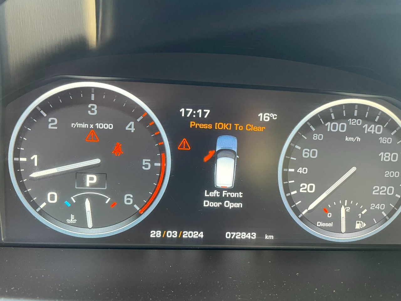 SUV Land Rover Range Rover Vogue 4.4 TDV8: foto 17