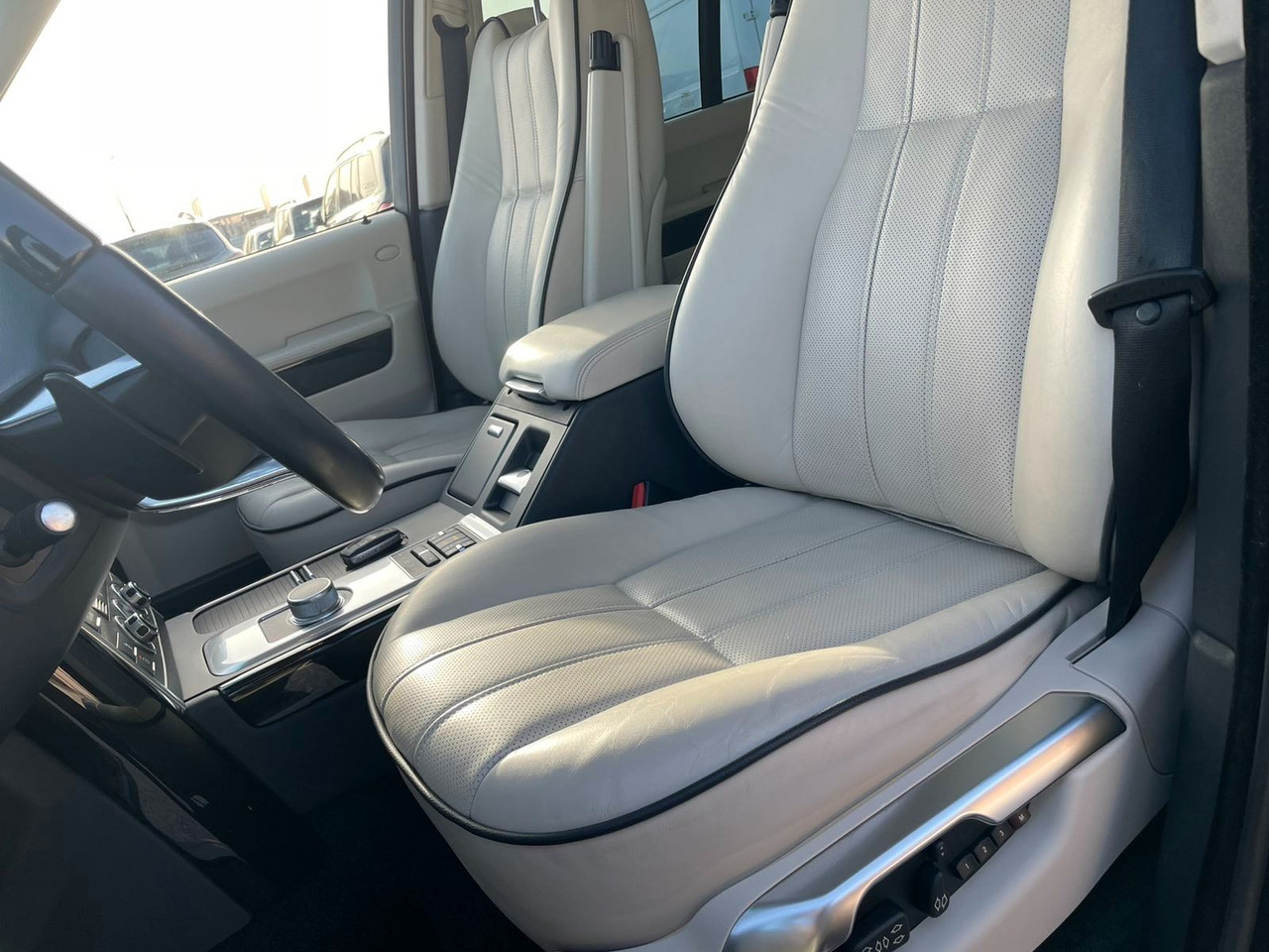SUV Land Rover Range Rover Vogue 4.4 TDV8: foto 15