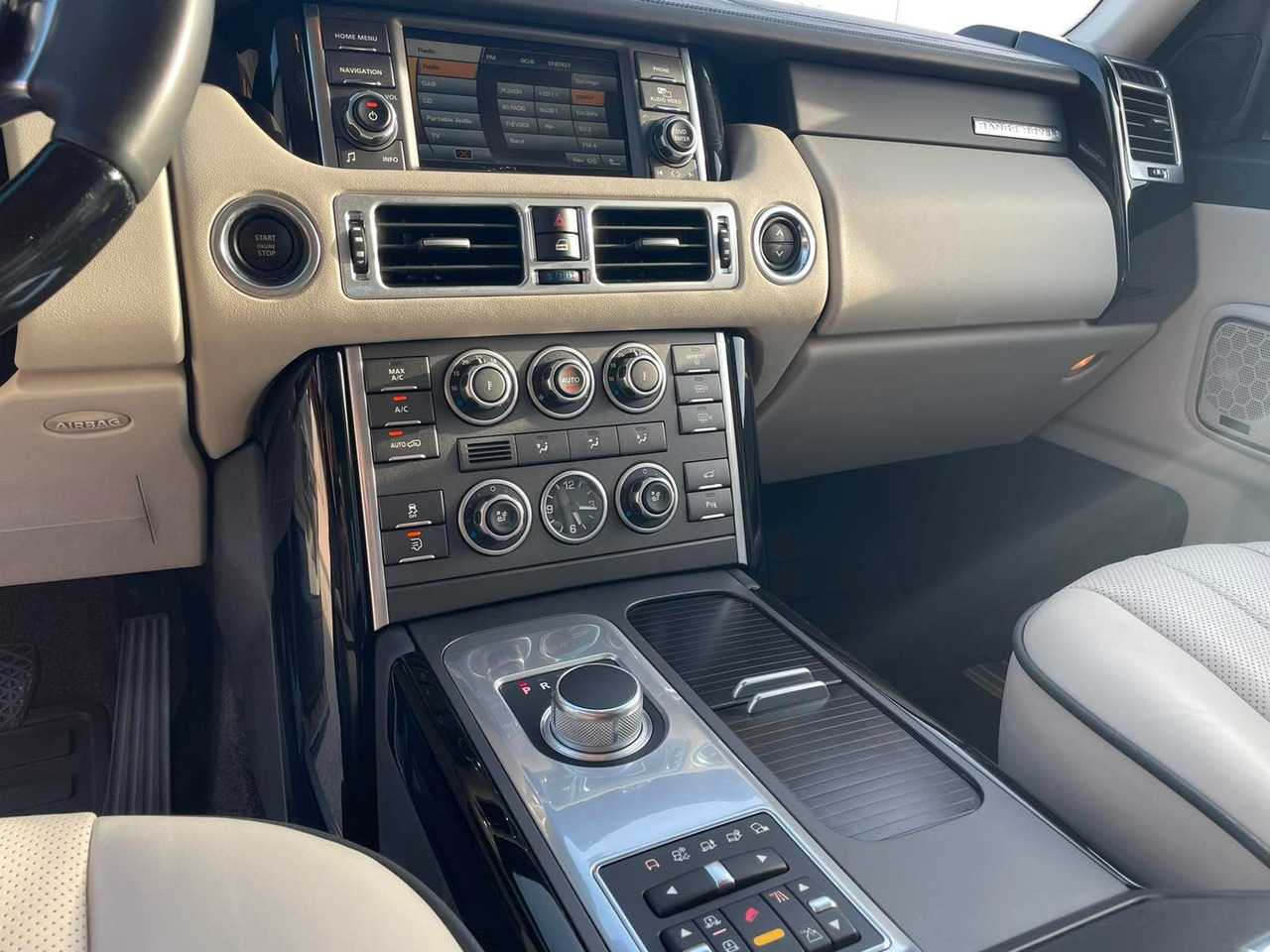 SUV Land Rover Range Rover Vogue 4.4 TDV8: foto 18
