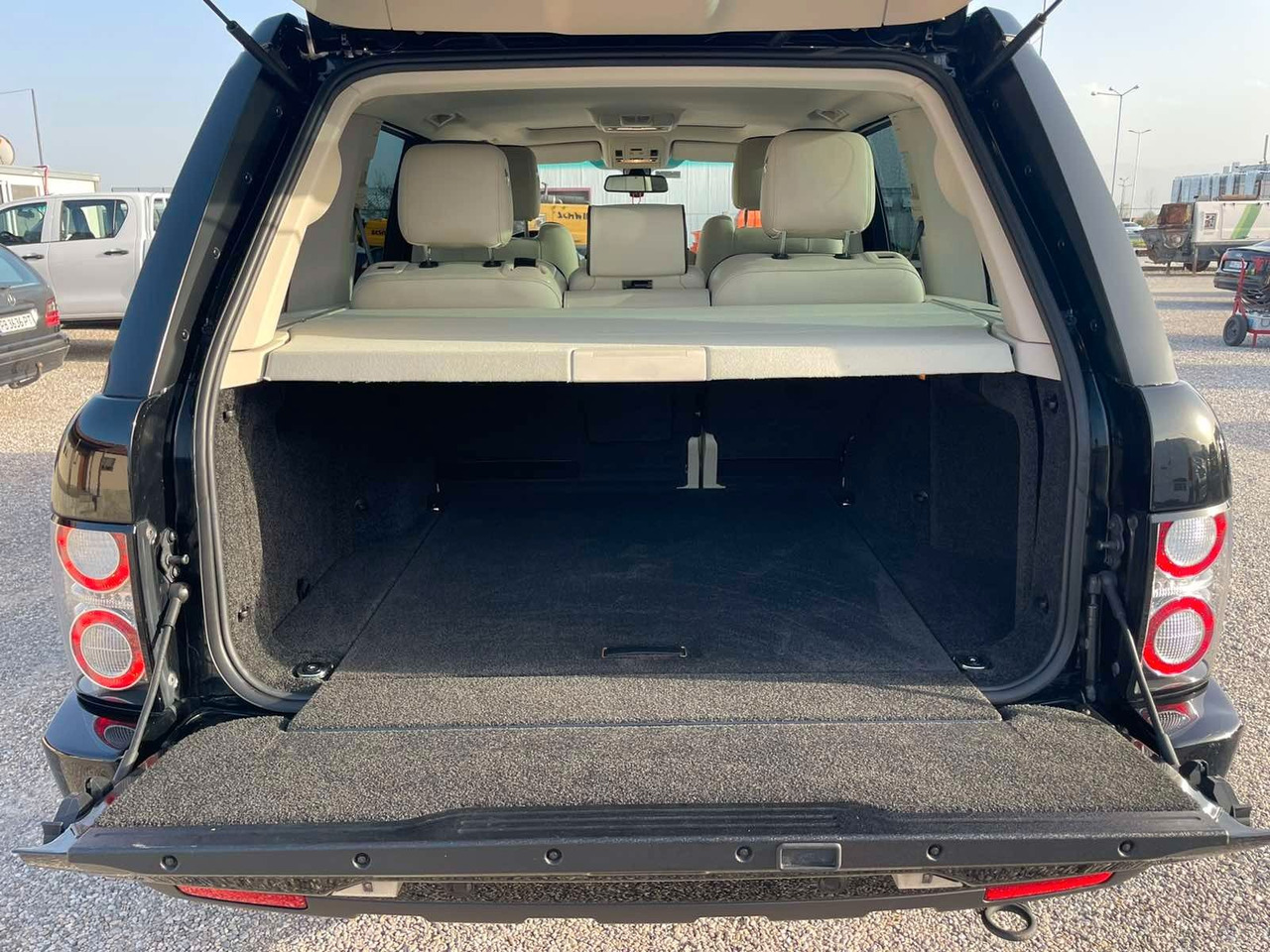 SUV Land Rover Range Rover Vogue 4.4 TDV8: foto 9