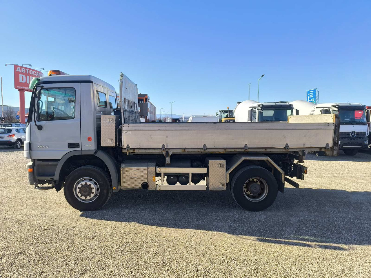 MERCEDES-BENZ Actros 1855 4X4 - Kravas automašīna pašizgāzējs: foto 4 MERCEDES-BENZ Actros 1855 4X4 - Kravas automašīna pašizgāzējs: foto 4