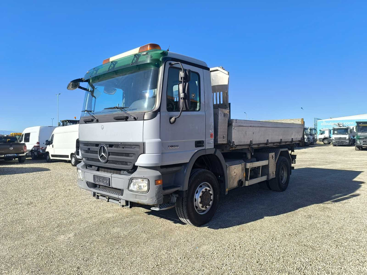 MERCEDES-BENZ Actros 1855 4X4 - Kravas automašīna pašizgāzējs: foto 3 MERCEDES-BENZ Actros 1855 4X4 - Kravas automašīna pašizgāzējs: foto 3