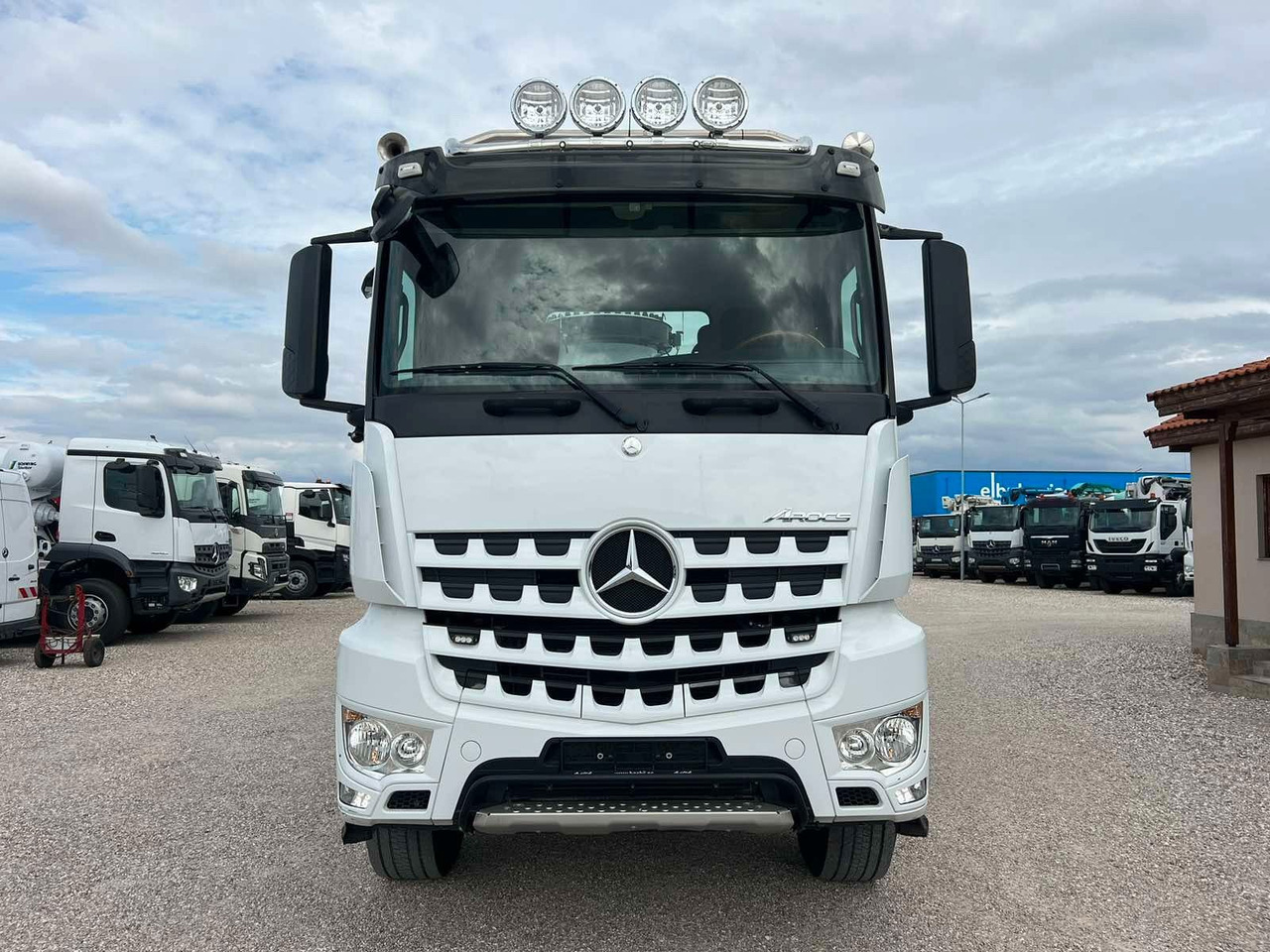 Mercedes-Benz AROCS 3251 CIFA MAGNUM MK28.4L - Betona sūknis: foto 2 Mercedes-Benz AROCS 3251 CIFA MAGNUM MK28.4L - Betona sūknis: foto 2