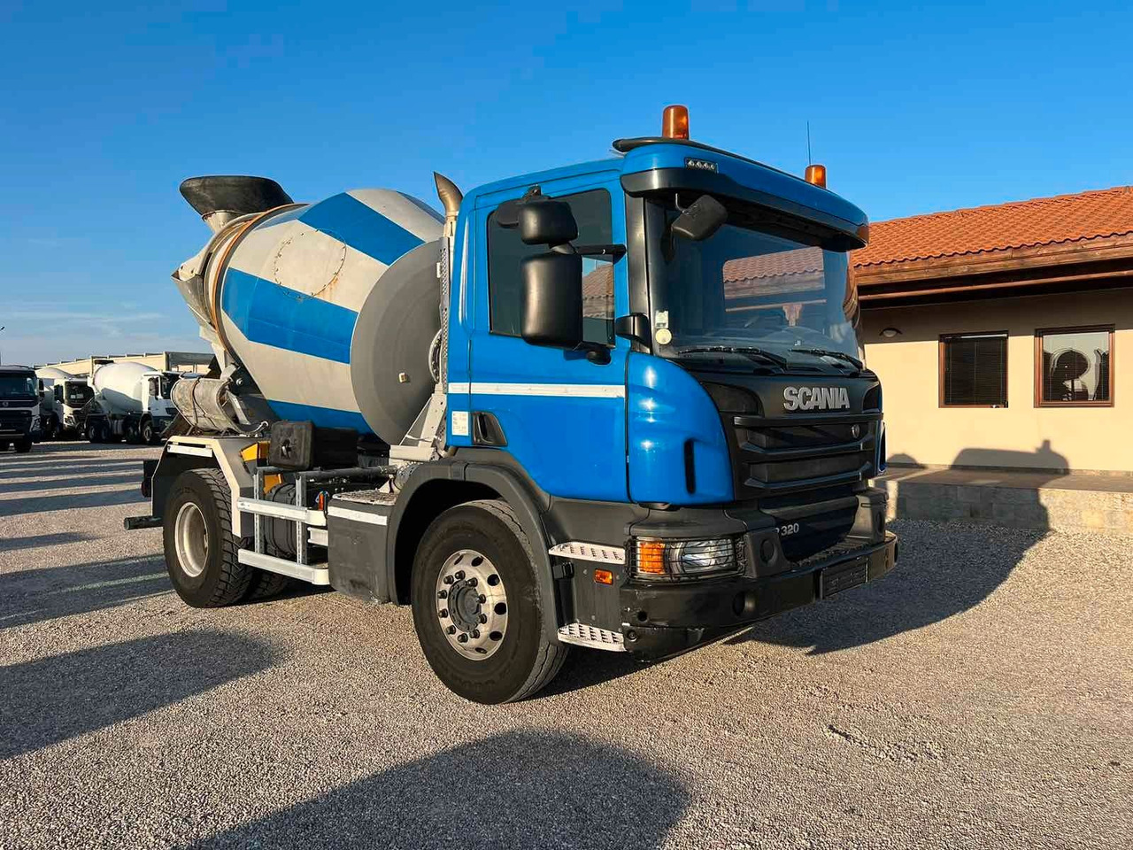 Scania P320 LIEBHERR 4M3 - Betonvedējs: foto 1 Scania P320 LIEBHERR 4M3 - Betonvedējs: foto 1