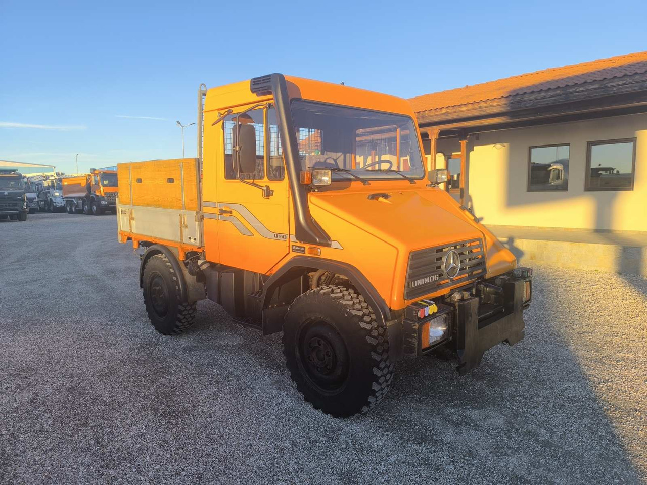 UNIMOG U90 - Kravas automašīna pašizgāzējs: foto 1 UNIMOG U90 - Kravas automašīna pašizgāzējs: foto 1