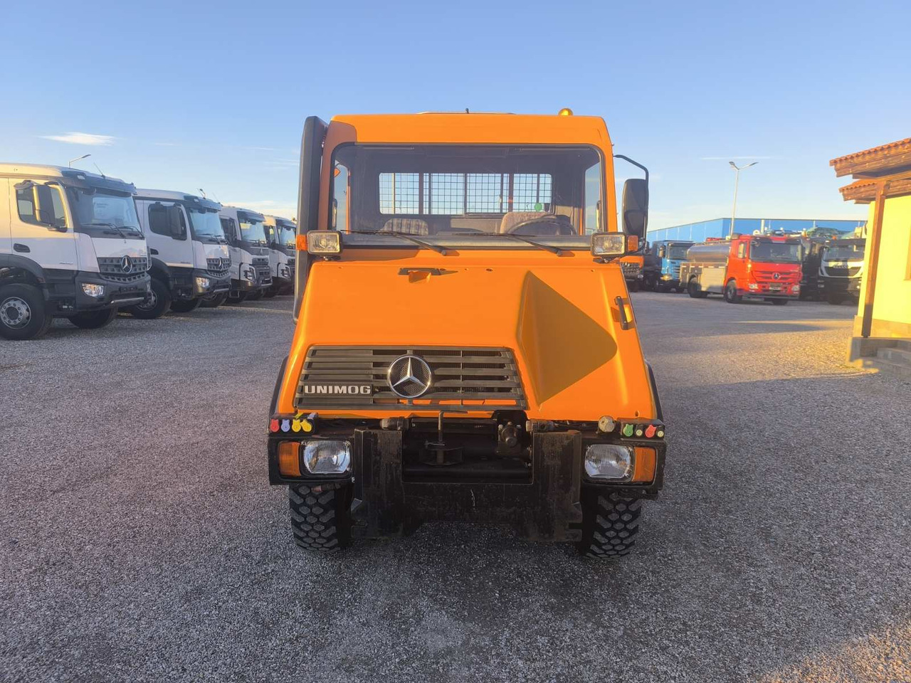 UNIMOG U90 - Kravas automašīna pašizgāzējs: foto 2 UNIMOG U90 - Kravas automašīna pašizgāzējs: foto 2