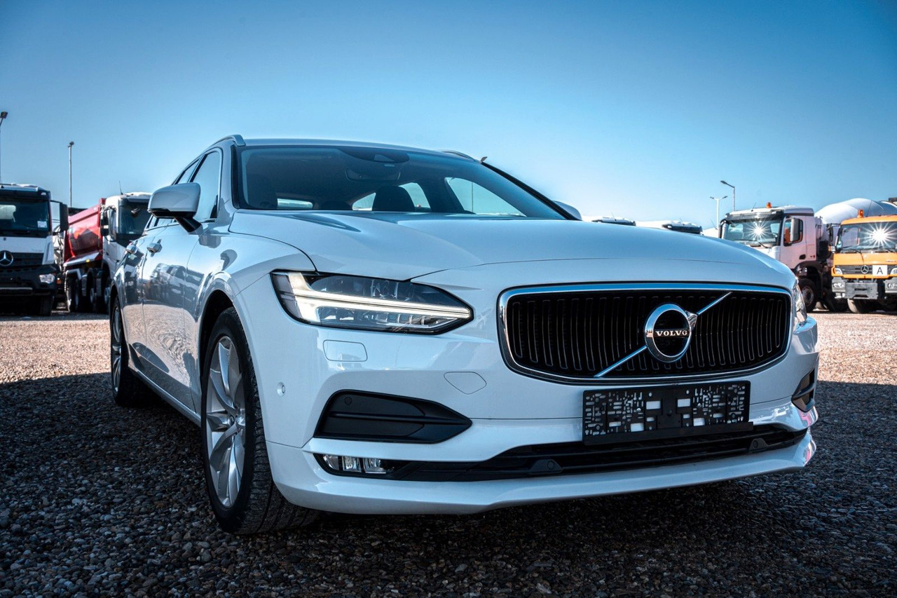 Volvo V90 D4 Momentum 2.0D - Vieglā automašīna: foto 4 Volvo V90 D4 Momentum 2.0D - Vieglā automašīna: foto 4