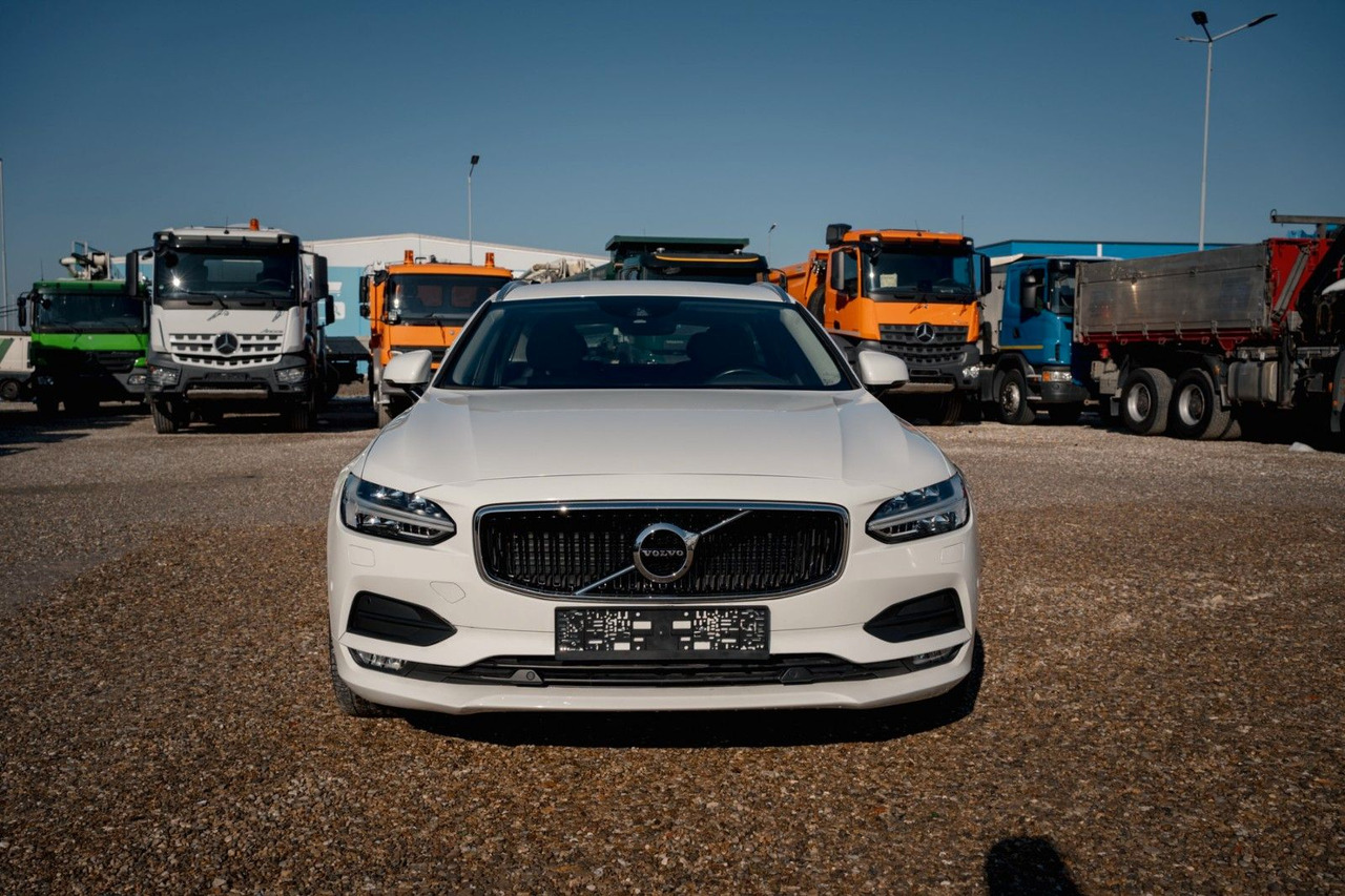 Volvo V90 D4 Momentum 2.0D - Vieglā automašīna: foto 3 Volvo V90 D4 Momentum 2.0D - Vieglā automašīna: foto 3