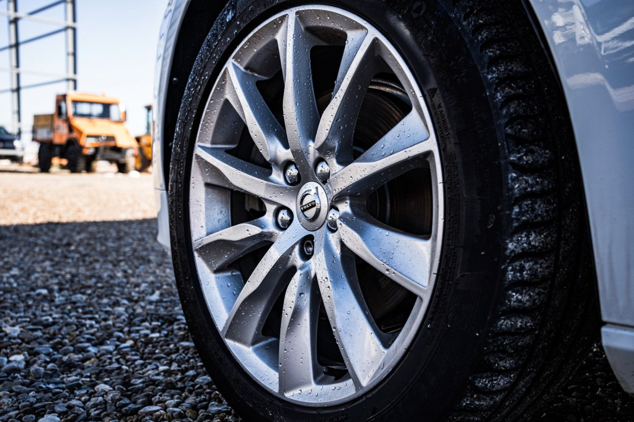 Vieglā automašīna Volvo V90 D4 Momentum 2.0D: foto 15