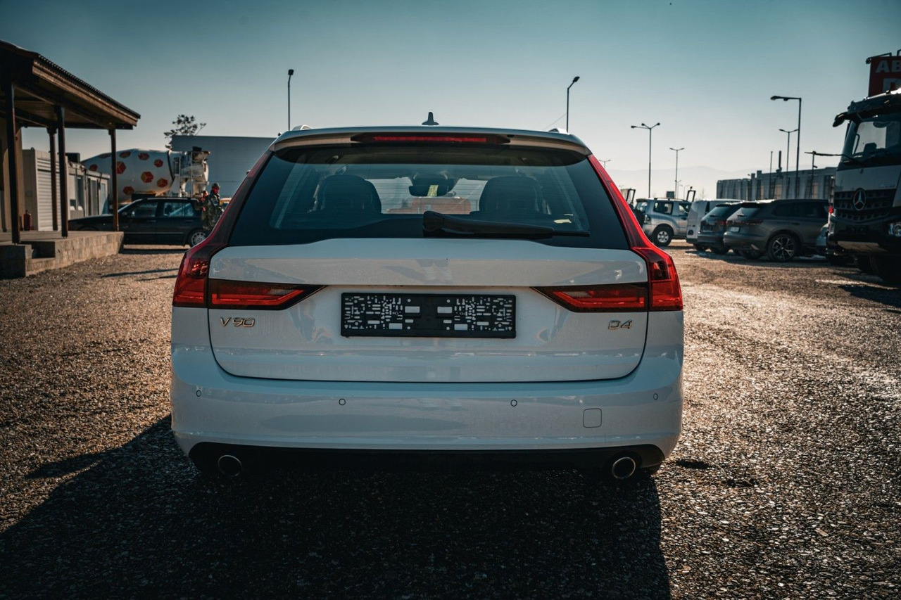 Volvo V90 D4 Momentum 2.0D - Vieglā automašīna: foto 5 Volvo V90 D4 Momentum 2.0D - Vieglā automašīna: foto 5