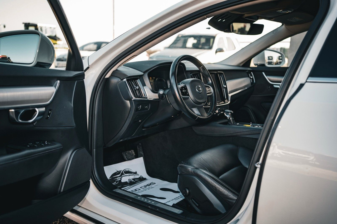 Vieglā automašīna Volvo V90 D4 Momentum 2.0D: foto 8