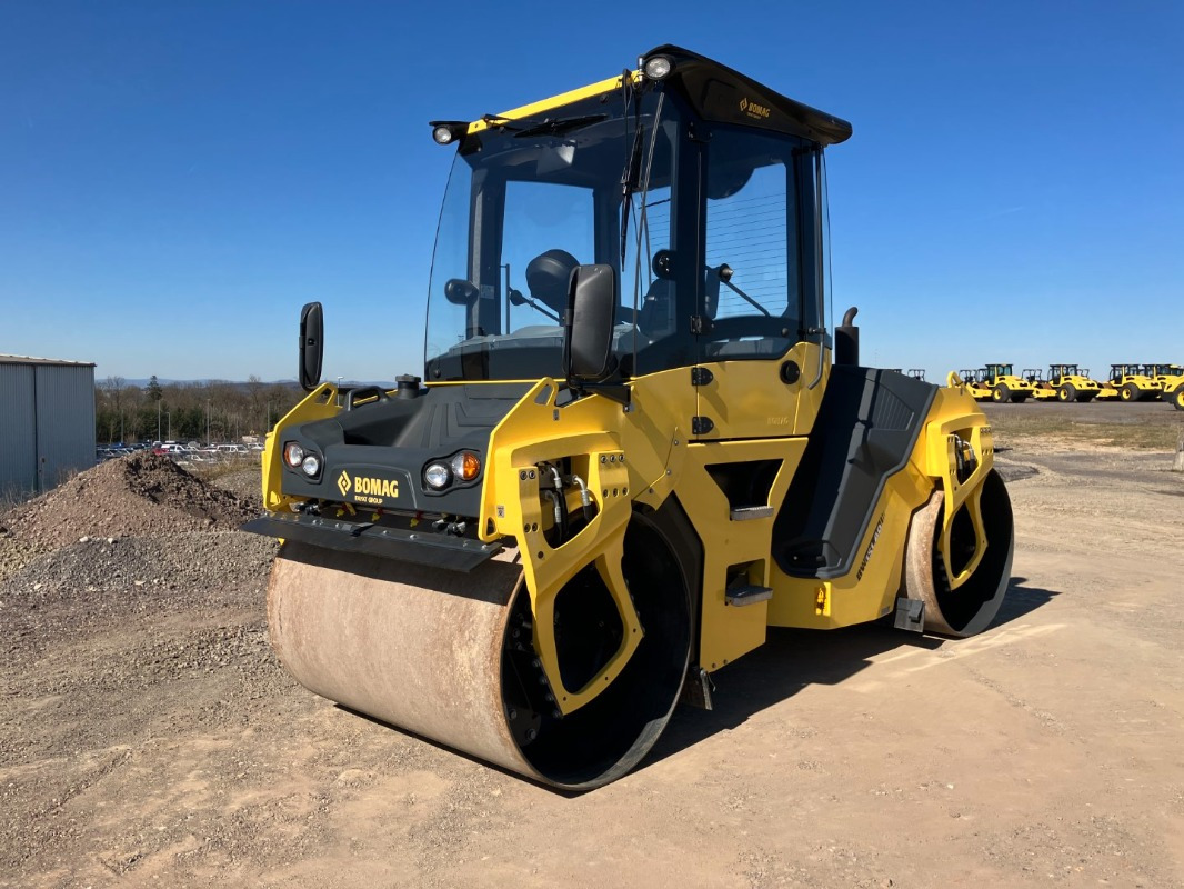 BOMAG DE BW 151 AD-50 Stage IIIa/Tier 4i - Ceļu veltnis: foto 1 BOMAG DE BW 151 AD-50 Stage IIIa/Tier 4i - Ceļu veltnis: foto 1