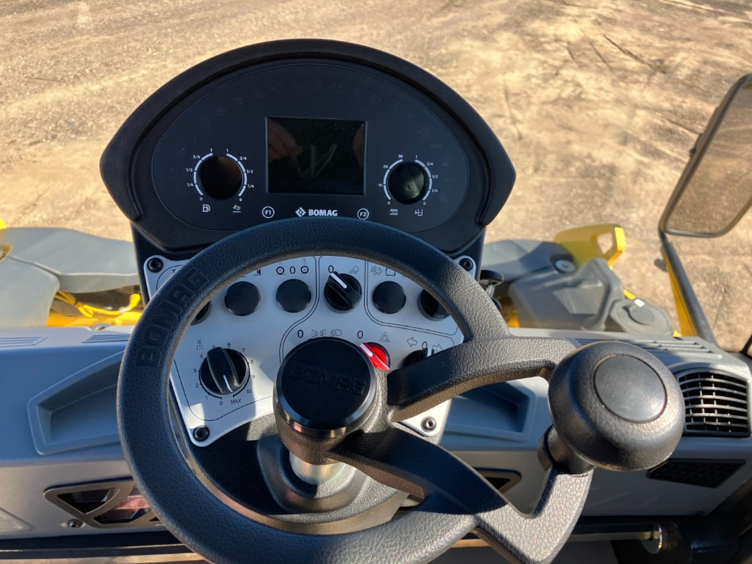 Ceļu veltnis BOMAG DE BW 151 AD-50  Stage IIIa/Tier 4i: foto 8