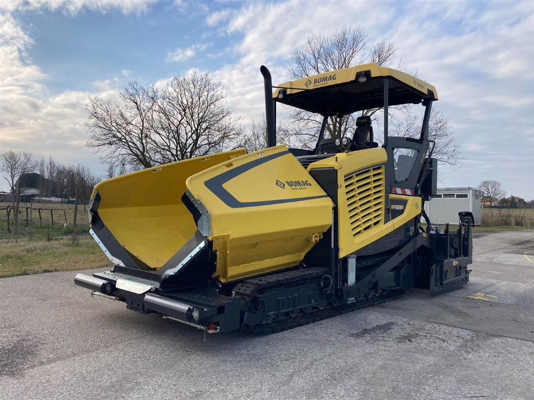 BOMAG IT BF 800 C-2 S600 HMI 1.0 Stage V/Tier 4f - Asfalta klājējs: foto 1 BOMAG IT BF 800 C-2 S600 HMI 1.0 Stage V/Tier 4f - Asfalta klājējs: foto 1