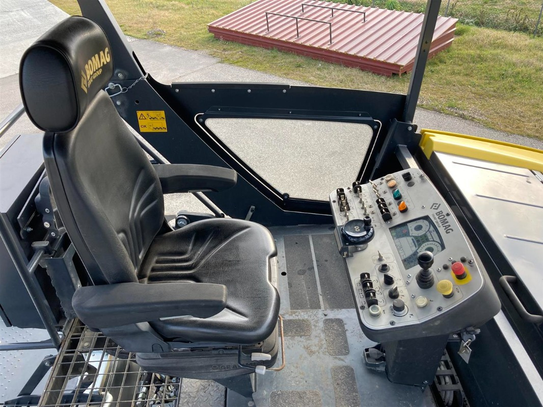 BOMAG IT BF 800 C-2 S600 HMI 1.0 Stage V/Tier 4f - Asfalta klājējs: foto 3 BOMAG IT BF 800 C-2 S600 HMI 1.0 Stage V/Tier 4f - Asfalta klājējs: foto 3