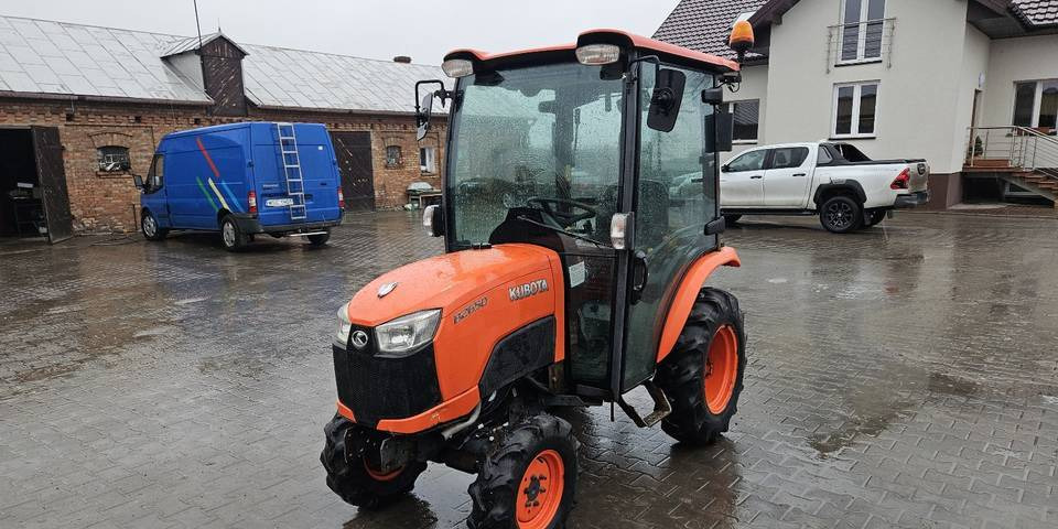 Ciągnik Kubota B2650 4x4 klima 26 KM hydrostat - Traktors: foto 2 Ciągnik Kubota B2650 4x4 klima 26 KM hydrostat - Traktors: foto 2