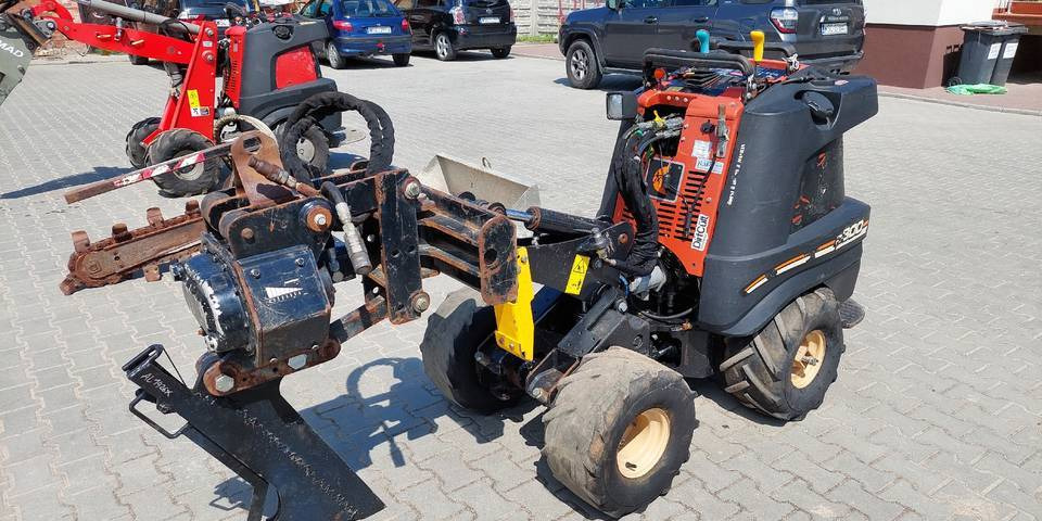 Ditch Witch R300 koparka łańcuchowa pługoukładacz - Tranšeju racējs: foto 1 Ditch Witch R300 koparka łańcuchowa pługoukładacz - Tranšeju racējs: foto 1