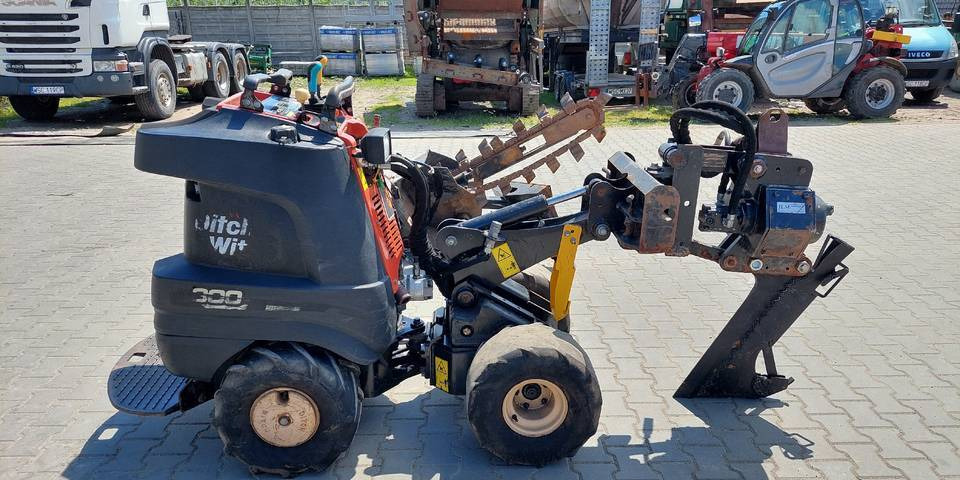 Ditch Witch R300 koparka łańcuchowa pługoukładacz - Tranšeju racējs: foto 5 Ditch Witch R300 koparka łańcuchowa pługoukładacz - Tranšeju racējs: foto 5
