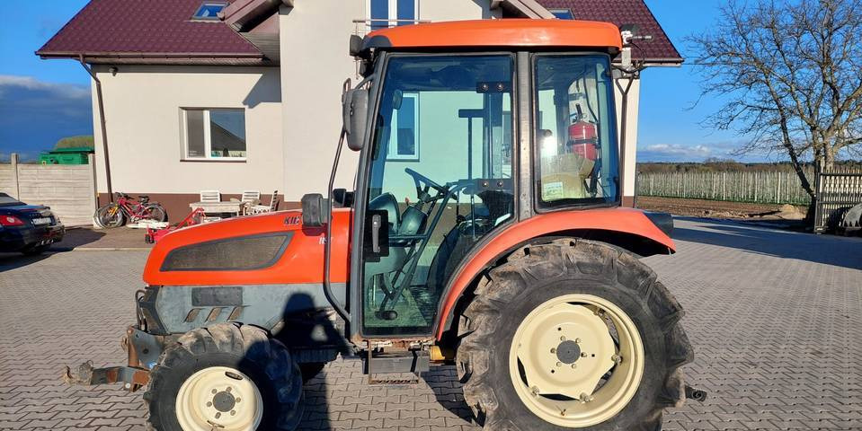 Kioti EX50 HST 50KM klimatyzacja przedni TUZ - Traktors: foto 1 Kioti EX50 HST 50KM klimatyzacja przedni TUZ - Traktors: foto 1