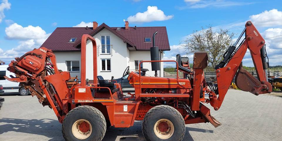 Koparka łańcuchowa pługoukładacz Ditch Witch 8020 Combo - Tranšeju racējs: foto 1 Koparka łańcuchowa pługoukładacz Ditch Witch 8020 Combo - Tranšeju racējs: foto 1
