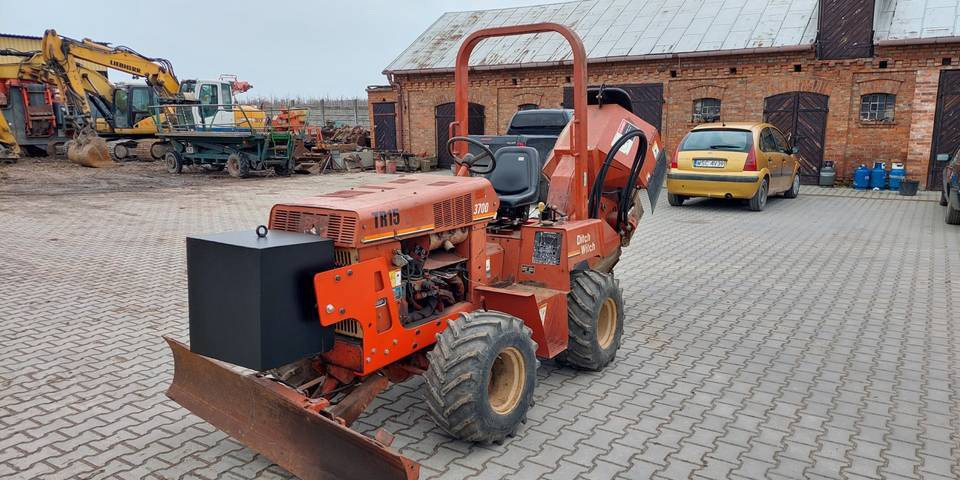 Koparka tarczowa Ditch Witch 3700 DD + A341 - Tranšeju racējs: foto 4 Koparka tarczowa Ditch Witch 3700 DD + A341 - Tranšeju racējs: foto 4