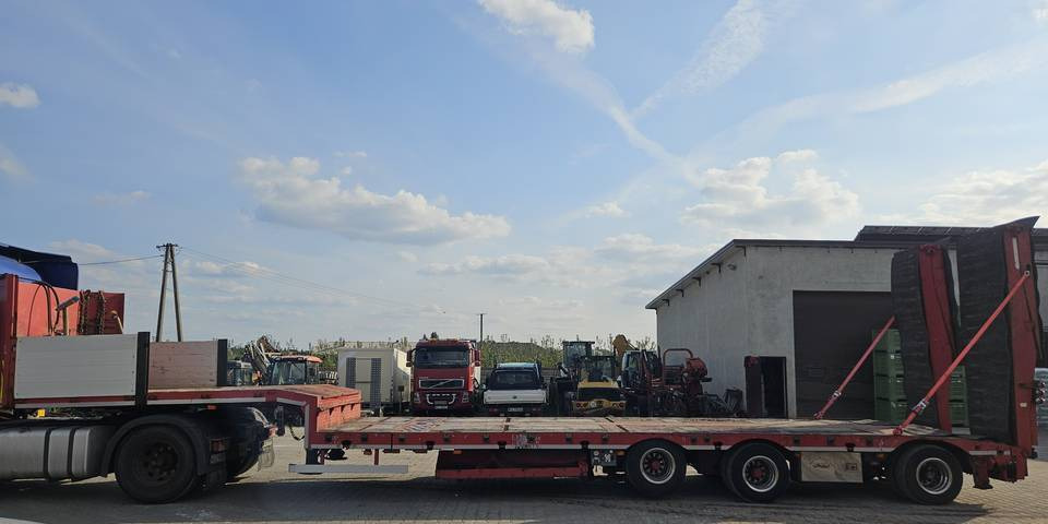 Naczepa niskopodwozie Bodex KIS3J DMC 47 ton - Puspiekabe zema profila platforma: foto 4 Naczepa niskopodwozie Bodex KIS3J DMC 47 ton - Puspiekabe zema profila platforma: foto 4