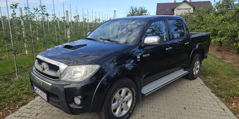 Toyota Hilux 3.0 SR5 automat 4x4 - Pikaps: foto 1 Toyota Hilux 3.0 SR5 automat 4x4 - Pikaps: foto 1
