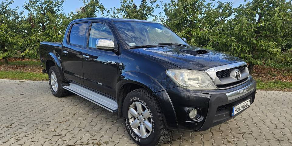 Toyota Hilux 3.0 SR5 automat 4x4 - Pikaps: foto 3 Toyota Hilux 3.0 SR5 automat 4x4 - Pikaps: foto 3