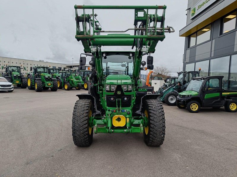 John Deere 6115 RC - Traktors: foto 2 John Deere 6115 RC - Traktors: foto 2
