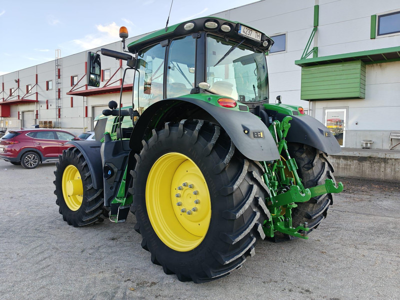 John Deere 6215R Autopowr - Traktors: foto 5 John Deere 6215R Autopowr - Traktors: foto 5