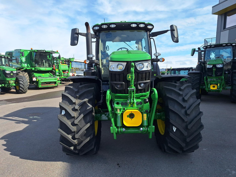 John Deere 6R 155 - Traktors: foto 2 John Deere 6R 155 - Traktors: foto 2