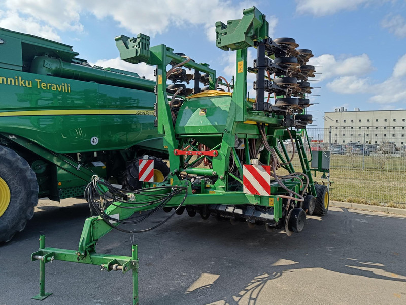 John Deere 750 A - Precīzās izsējas sējmašīna: foto 2 John Deere 750 A - Precīzās izsējas sējmašīna: foto 2
