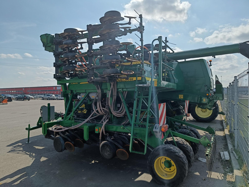 John Deere 750 A - Precīzās izsējas sējmašīna: foto 3 John Deere 750 A - Precīzās izsējas sējmašīna: foto 3
