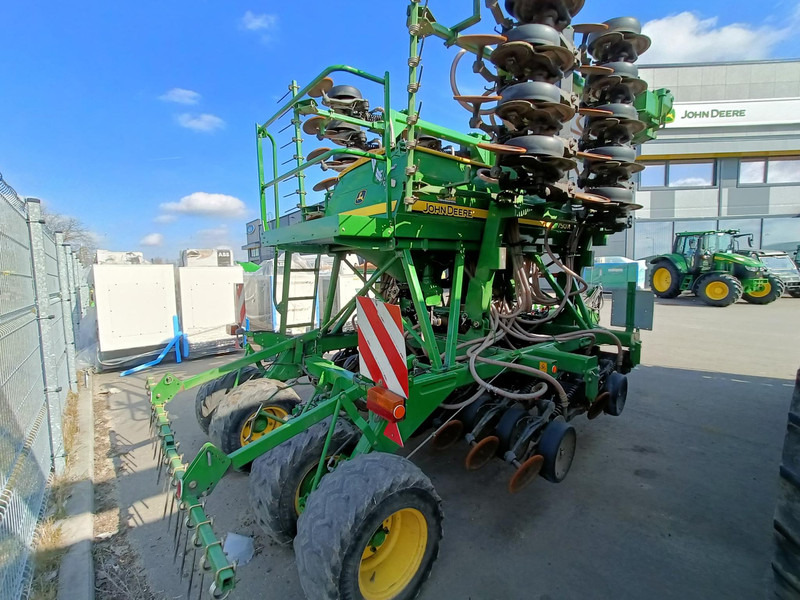 John Deere 750 A - Precīzās izsējas sējmašīna: foto 4 John Deere 750 A - Precīzās izsējas sējmašīna: foto 4