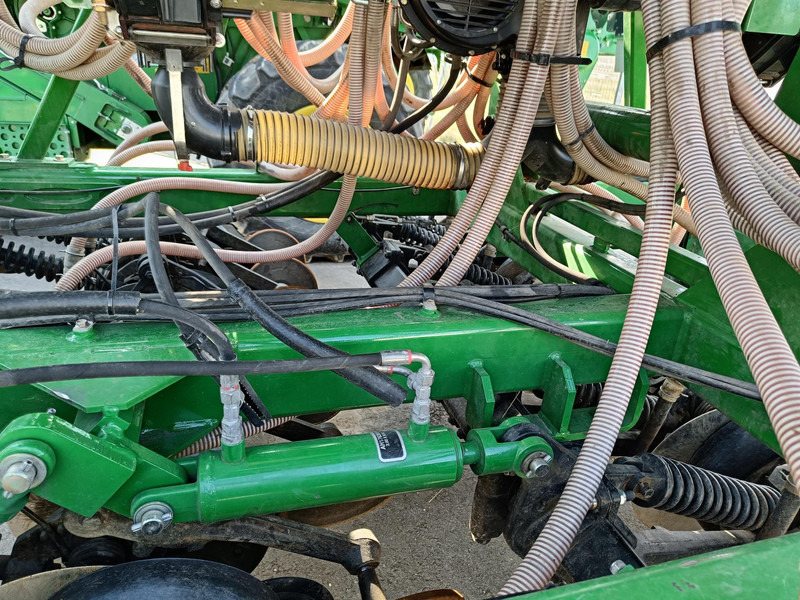 Precīzās izsējas sējmašīna pārvadāšana ēdiena John Deere 750 A: foto 11