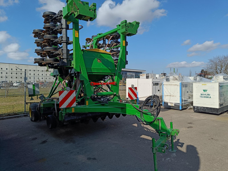 John Deere 750 A - Precīzās izsējas sējmašīna: foto 1 John Deere 750 A - Precīzās izsējas sējmašīna: foto 1