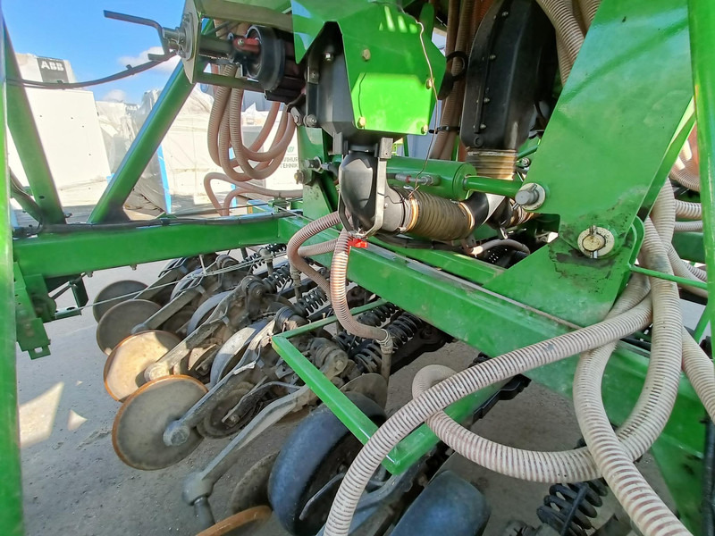 Precīzās izsējas sējmašīna pārvadāšana ēdiena John Deere 750 A: foto 7
