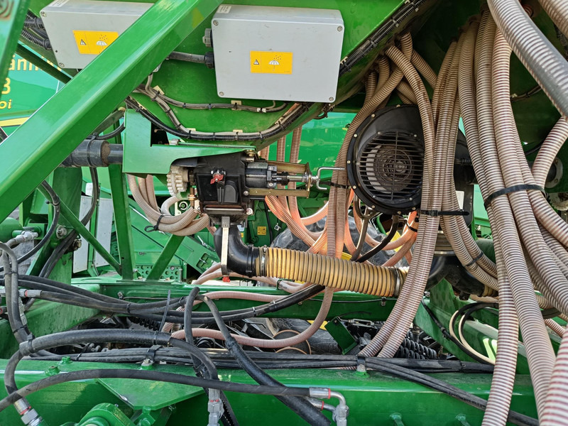 Precīzās izsējas sējmašīna pārvadāšana ēdiena John Deere 750 A: foto 12