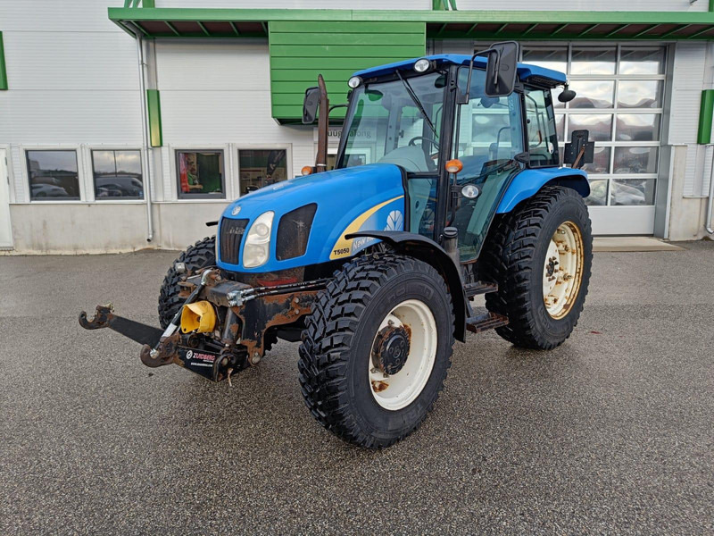 New Holland T 5050 - Traktors: foto 1 New Holland T 5050 - Traktors: foto 1